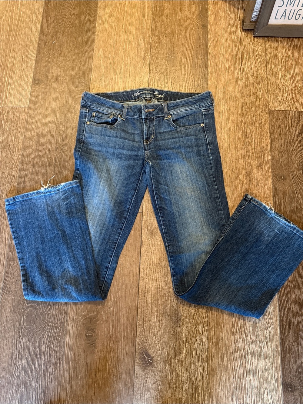 AE - Y2K Favorite Boyfriend Bootcut Jeans in Medium Blue Wash, 10 Long